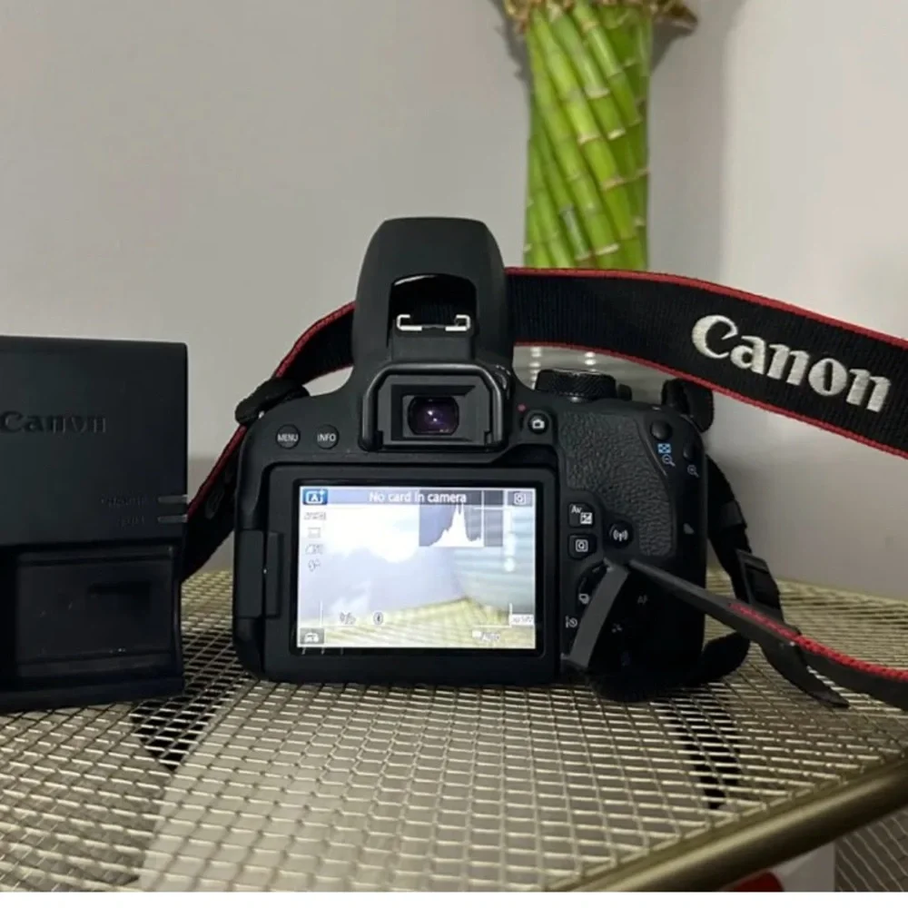 Canon EOS Rebel T7i
